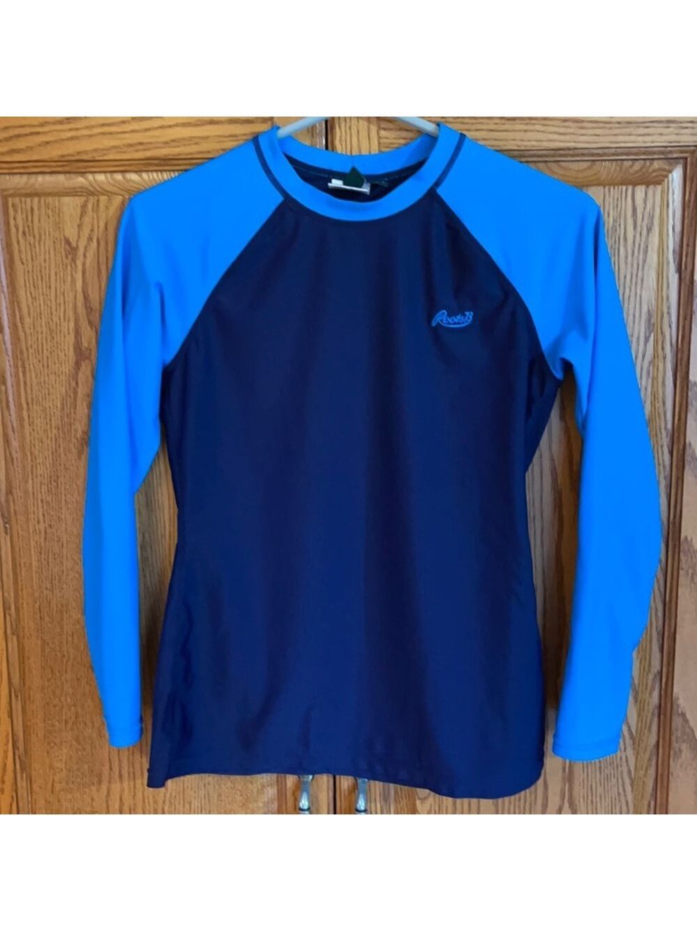 Roots long sleeve shirt size M🥰